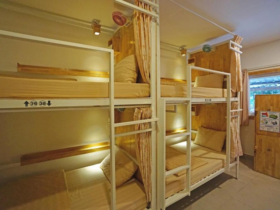 8 beds mixed dorm