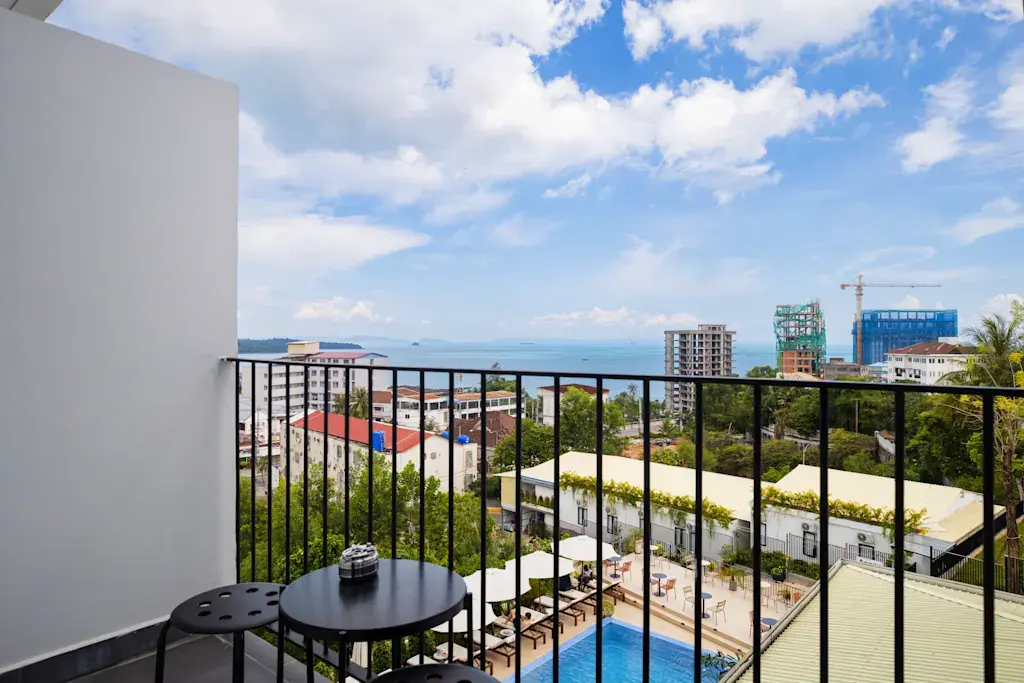 Double Room With Balcony - Image 4