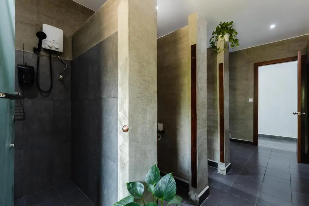 6 Bed Dormitory - Image 5