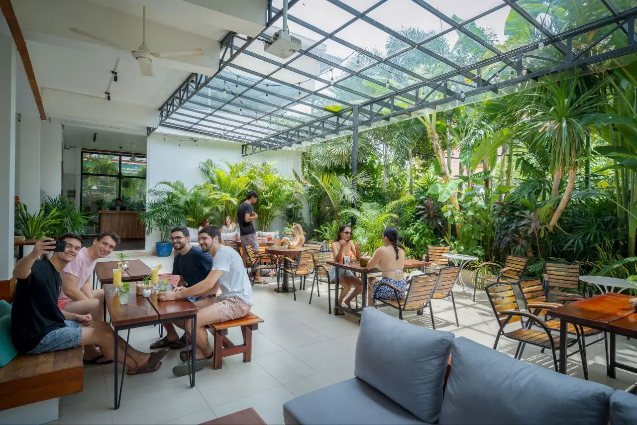 Onederz common area with guests relaxing